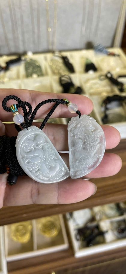Bộ 2 mặt cẩm thạch trắng chạm rồng và sơn thuỷ