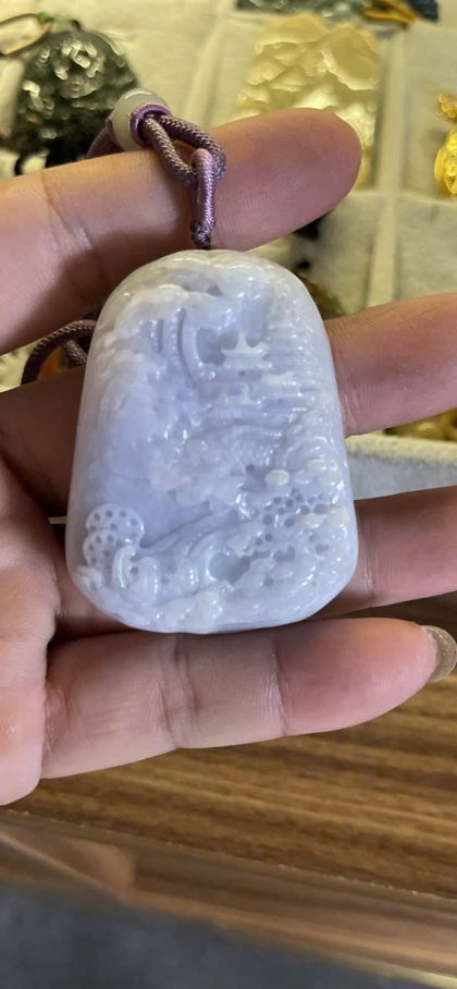 Mặt dây cẩm thạch tím lavender chạm sơn thuỷ