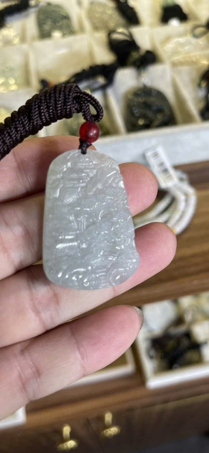 Mặt dây cẩm thạch trắng chạm khắc hoạ tiết