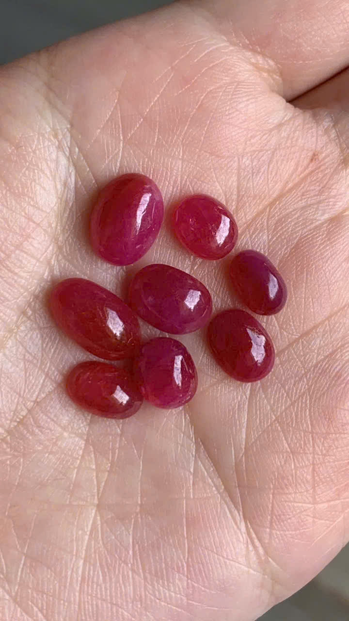 Ruby cabochon oval (bộ ~8 viên)