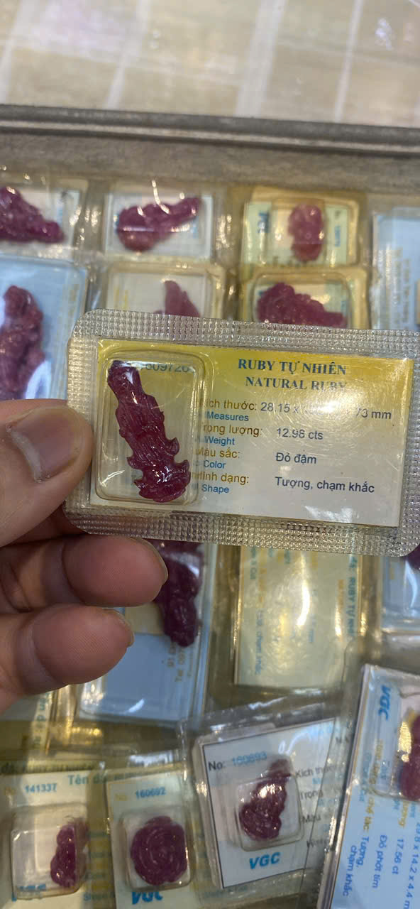 Ruby tự nhiên chạm khắc – kiểm định VGC