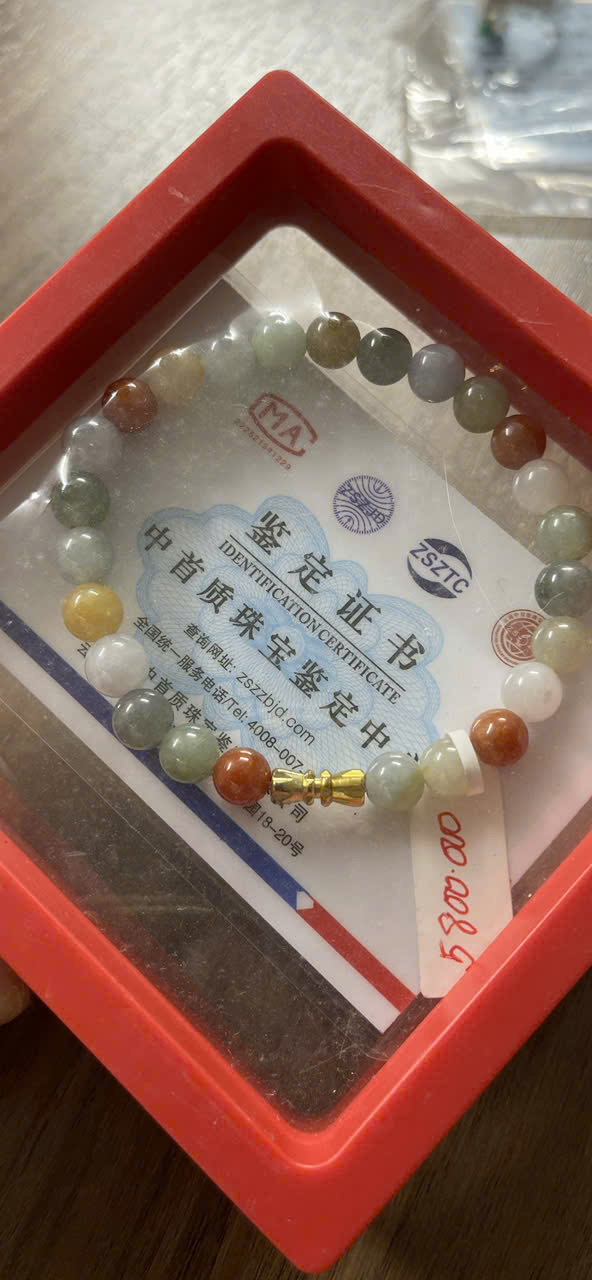 Vòng tay cẩm thạch tam sắc kèm charm vàng